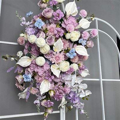 Mor Çiçekli Masa Örtüsü