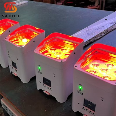 Pille çalışan par ışıkları